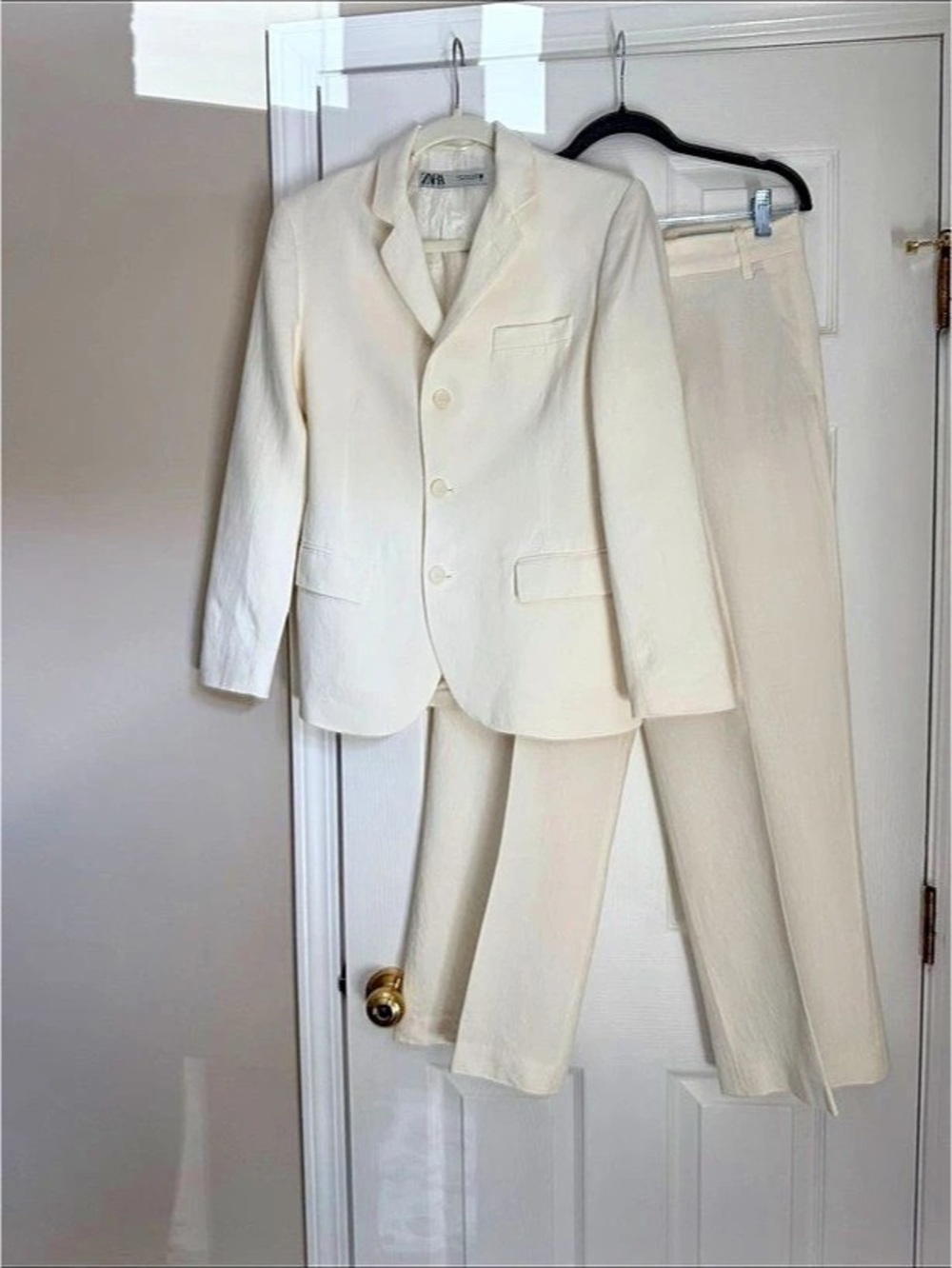 Zara Women Cream Suit Size Medium Like New